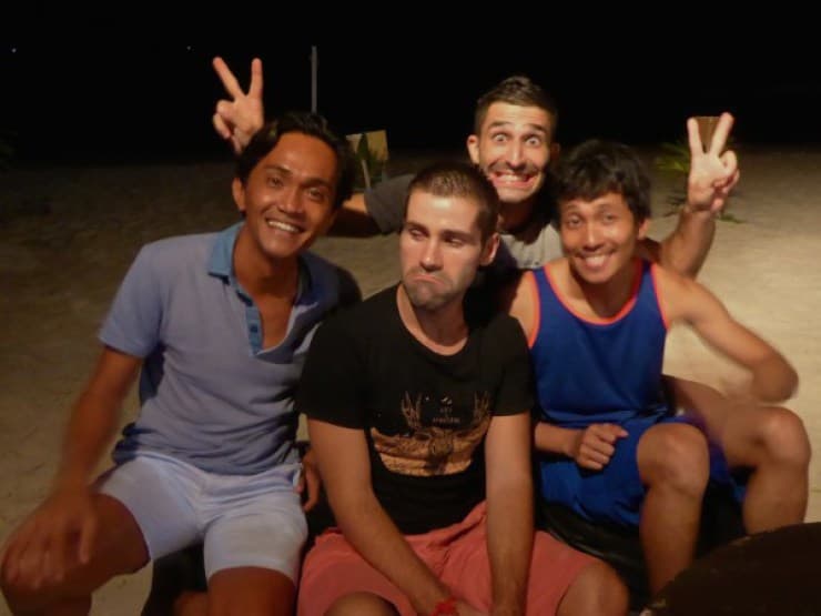 Travel Diary: What Makes The Philippines So Gay Friendly? 9 Drinks with Arnold and Ryan at Juice Bar on White Beach in Boracay