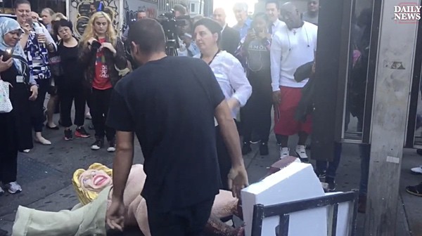 Enraged Commuters Topple Obscene Hillary Clinton Statue In Lower Manhattan: Watch 1 Hillary Clinton statue