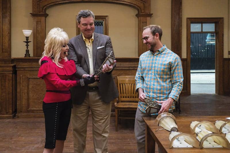 He Plucked Dolly'S 'Heartstrings' And Made Beautiful Music: Interview With Showrunner Patrick Sean Smith 2 DOLLY 101 Unit 01961R