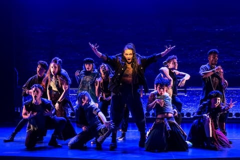 7 0248 Nora Schell center and the Company of Jagged Little Pill c Matthew Murphy 1