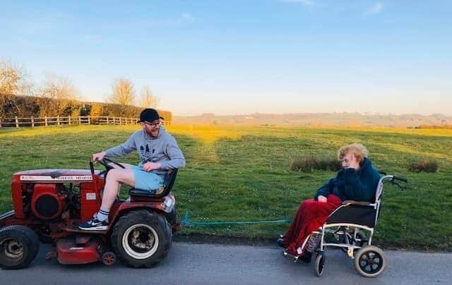 Gay Man Documents Touching And Hilarious Moments Caring For Alzheimer'S-Stricken Grandma During Coronavirus Crisis: Watch 1 ferris