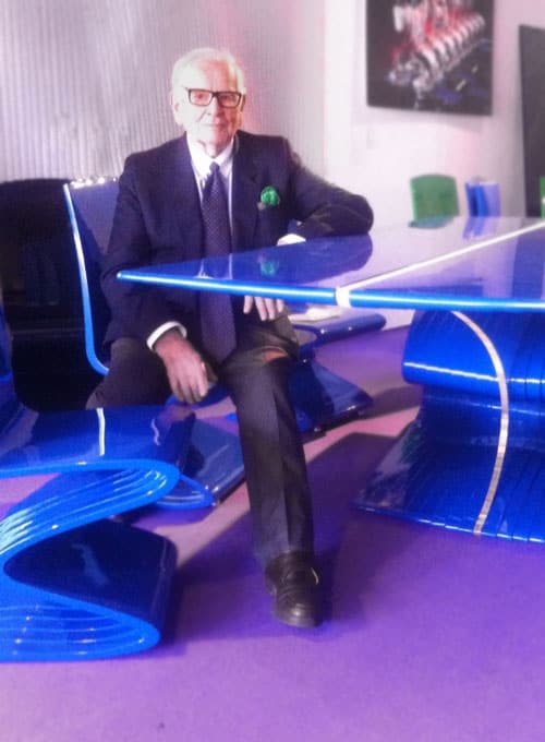 Pierre Cardin, Anwar Hadid Anti-Vaxxing, Melissa Carone, Lil Pump, Tom Mountain, Bruce Kring, Harry Styles: Hot Links 1 Pierre Cardin Sculptures Utilitaires Cobra Table and Chair