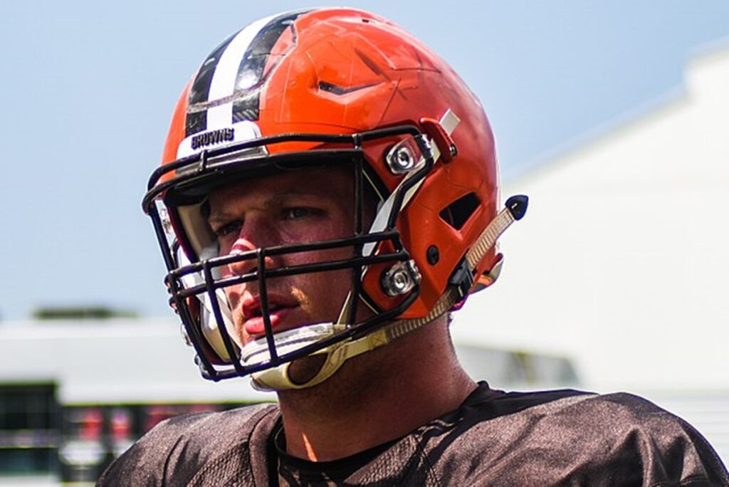 Nfl, Sports World, Lgbtq Leaders Respond To Raiders Carl Nassib Coming Out... All The Key People, Fun Facts And A Few Memes 1 NFL