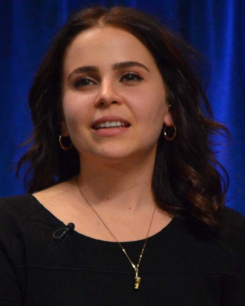 'The Owl House' Star Mae Whitman Comes Out As Pansexual, Celebrates Her 'Bi-Furious' Identity 1 Mae Whitman