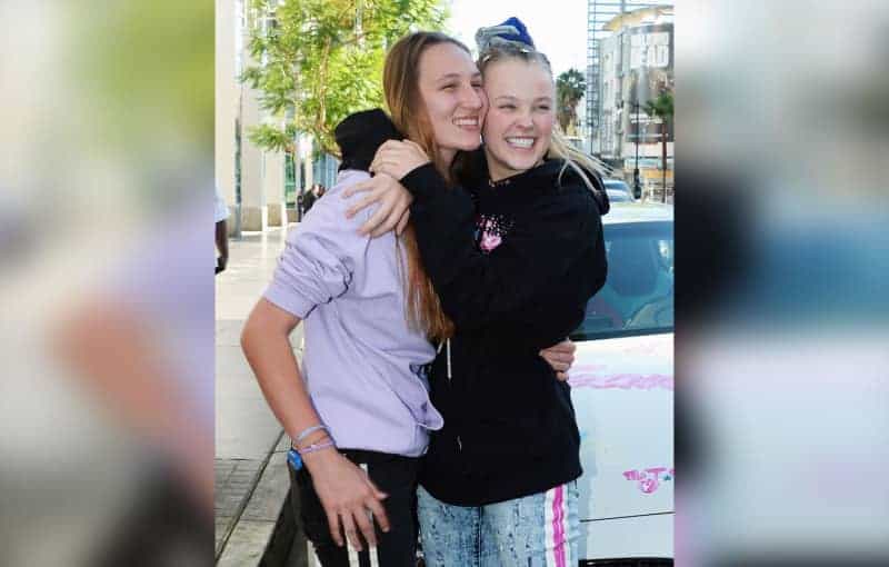 It'S Always A Dancer... Jojo Siwa Splits With 'Best Girlfriend In The World' Just 9 Months After She 'Changed My Life Forever'. Why? Her 'Dwts' Partner. 1 jojo siwa splits