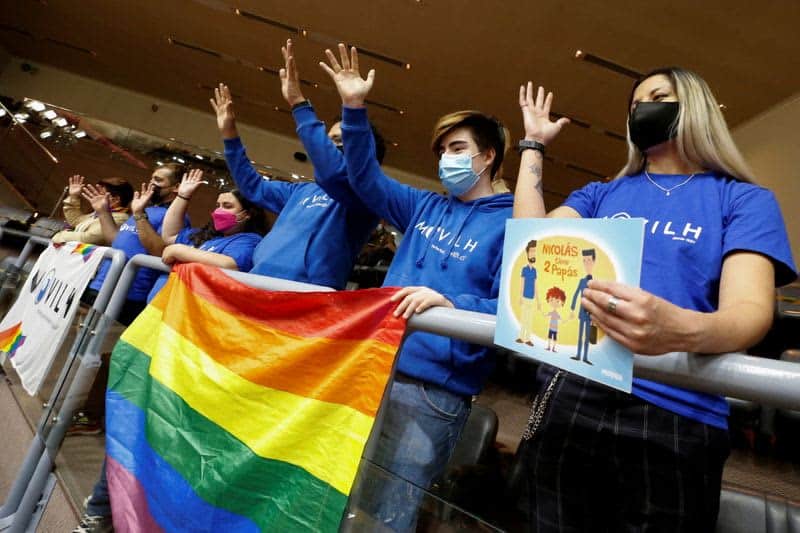 'Love Is Love:' Chile Legalizes Same-Sex Marriage In Historic Vote 2 470329 470329 origin 1 1