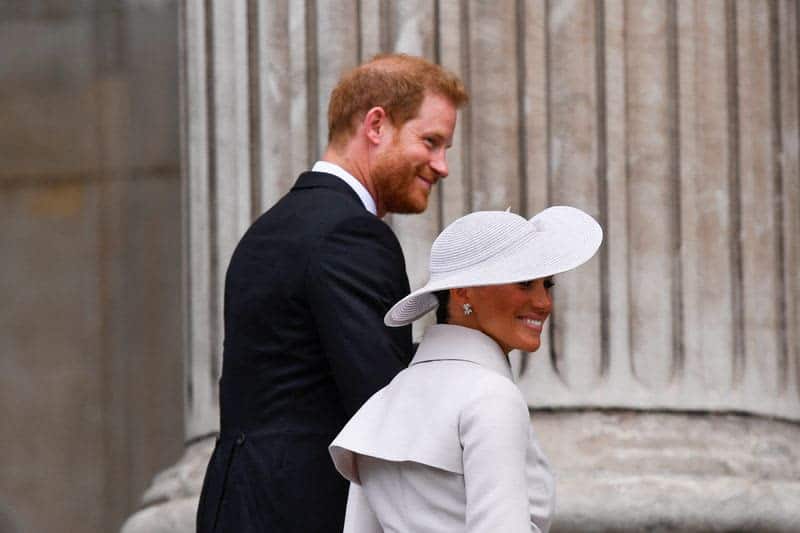 Queen Elizabeth Thanked For Being 'Still In The Saddle' After 70 Years 2 583198 583198 origin 1 1