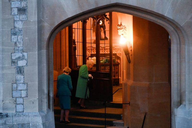 Queen Elizabeth Thanked For Being 'Still In The Saddle' After 70 Years 11 583198 583198 origin 1 10
