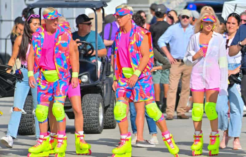 Margot Robbie &Amp; Ryan Gosling Skate Through A Day Of Filming 'Barbie' In Venice Beach: Photos 3 592775 592775 origin 1 2