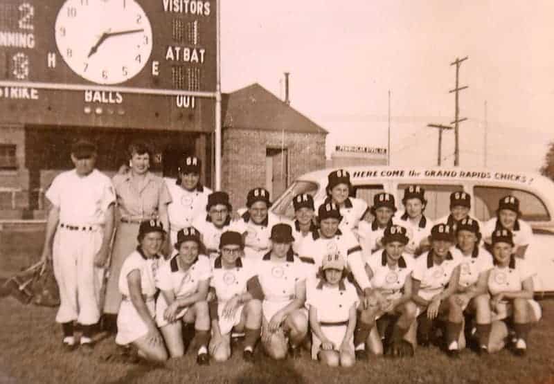 Reviews Across America: ‘A League Of Their Own’ Is Unlike Original Film; Amazon Series Opens Up World Of Original Movie; Worth Watching 2 636195 origin 1
